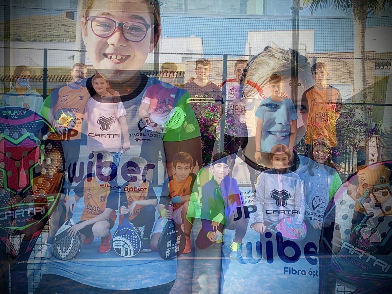 Grupo de niños y niñas posando con sus entrenadores después de una clase en la academia de Paco Miranda