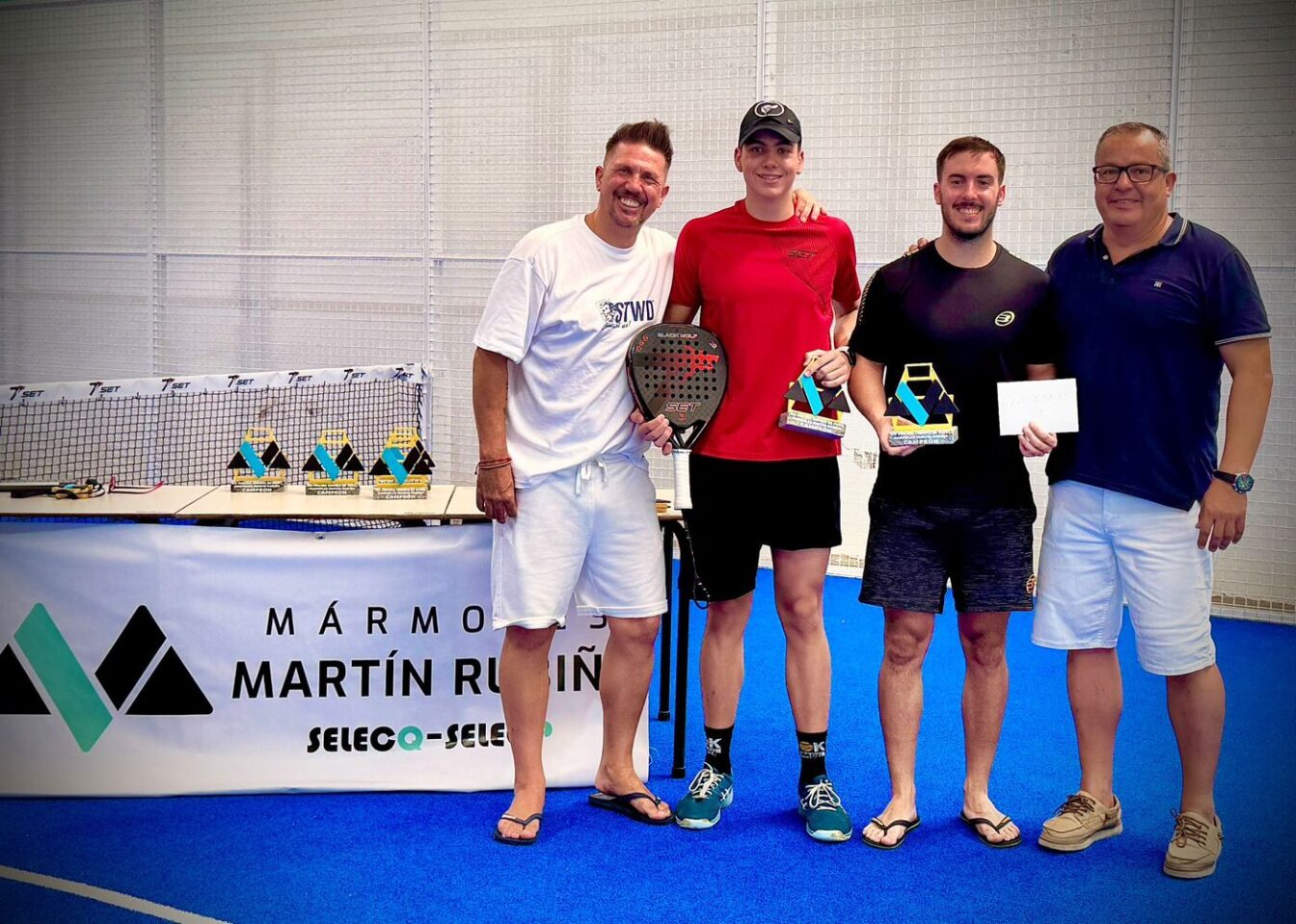 Lucas Miranda Santos y Enrique Pérez Aijón junto a sus premios