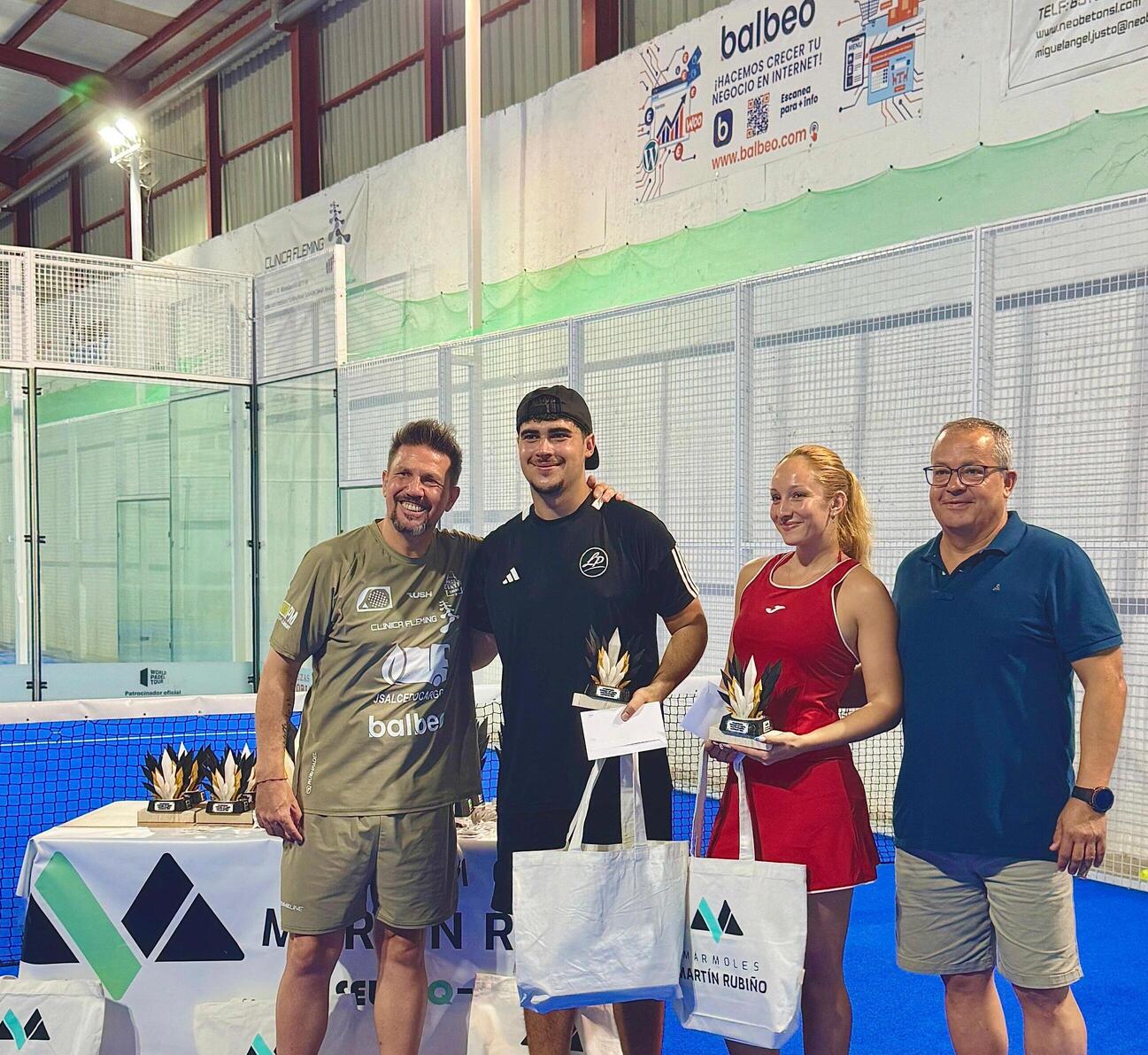 Campeones de Mixto B en el XXI Torneo de Pádel Mármoles Martín Rubiño 2026 en Motril