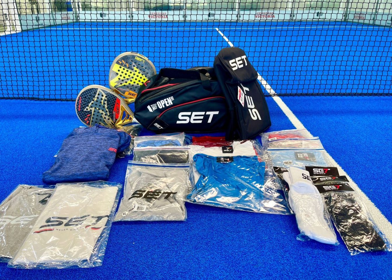 Material deportivo de pádel de la marca SET