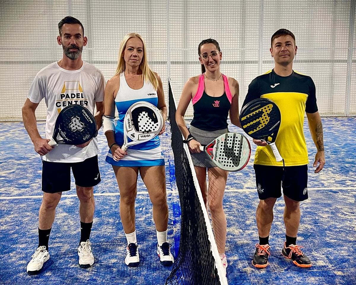 Sonia y Julián contra Paola y Jose en partido mixto disputado en Pádel Center S.Merino