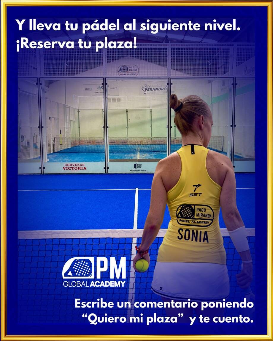 Sonia Merino de espaldas durante una sesión de entrenamiento de pádel